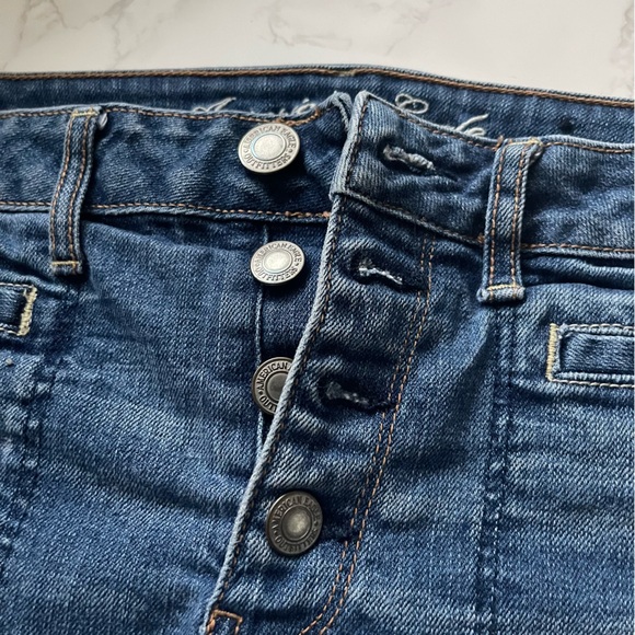 American Eagle Button Fly Jean shorts Size 8 - Picture 9 of 11